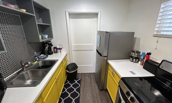 Downtown Las Vegas Casa | Alluring #A 1 Queen & courtyard by Fremont Str