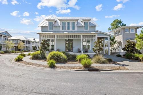 Lakeside at Blue Mountain Beach Casa | 30A Aqua Vista by AvantStay Golf Cart Included Pool Acess Walk to Beach