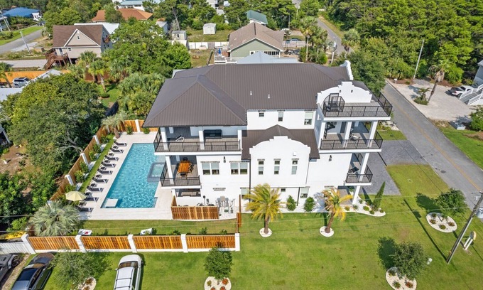 Gulfview Heights Casa | 30A Born 2 Beach by AvantStay | Heated Pool, Outdoor Kitchen, Golf Cart + Bikes
