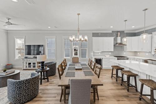 Lakeside at Blue Mountain Beach Casa | 30A Salt Life by AvantStay Golf Cart Pool Blue Mountain