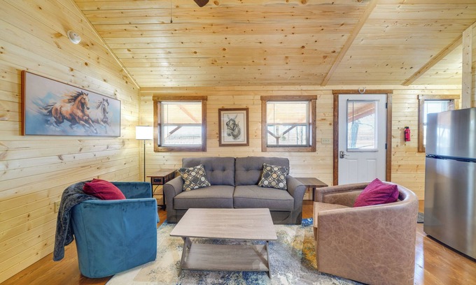 La Grange Cabina | 31 Mi to Louisville: Cabin on 235 Acres!