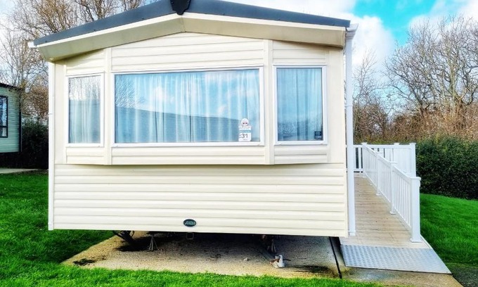 Cowes Otro | 31 solent village
