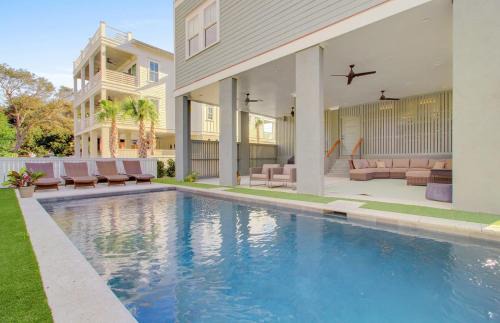 Isle of Palms Casa | 311 Carolina by AvantStay Rooftop Ocean Views w Pool