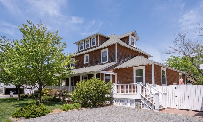 Lewes Casa | 311 E Market - Two blocks to Lewes Beach!