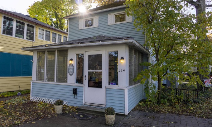 Lakeside Cabaña | 314 E. 3rd in Lakeside