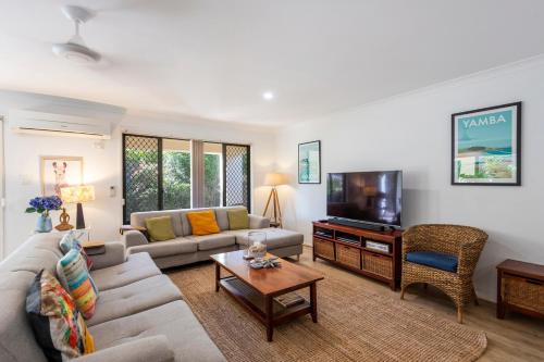 Yamba Casa | 32 Beachside - LJHooker Yamba