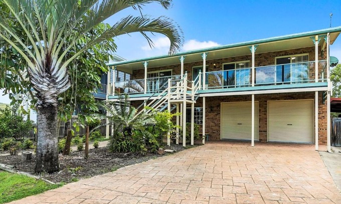 Rainbow Beach Casa | 32 Bombala Crescent Rainbow Beach Aircon Pool Pets welcome
