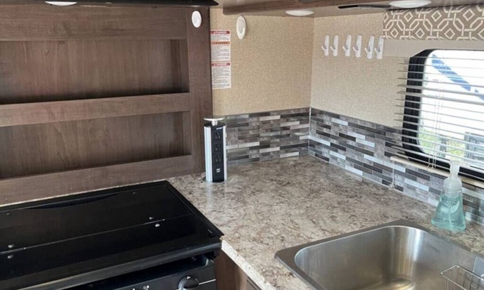 Springfield Casa | 32 ft Motorhome Sleeps 10!