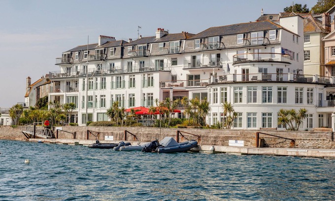 Salcombe Cabaña | 32 THE SALCOMBE, country holiday cottage, with pool in Salcombe