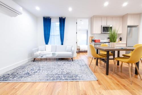 Williamsburg Apartamento | 323-1 Specious 2BR Williamsburg