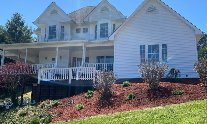 Butler Casa | 3233 Dry Hill Road (Hill Top Hide Away)