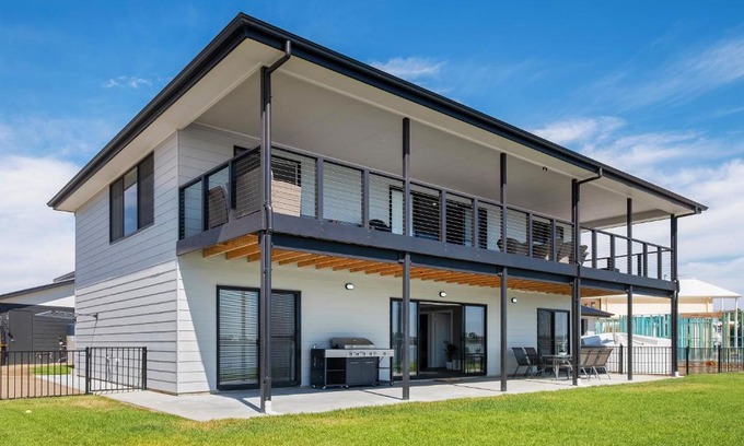 Seymour Casa | 33 Jefferson Court, Wellington East