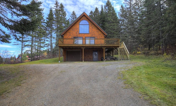Rangeley Casa | Gran cabaña de troncos en Overlook, con acceso compartido al lago Rangeley