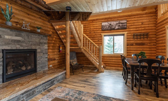 Steam Engine Meadows Cabina | 330 E Trail Road Cabin Secluded Mountain Getaway