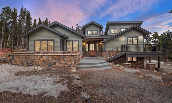 Black Hawk Casa | 34 Acre Escape~Games~Hiking~Pool Table~Bicycles