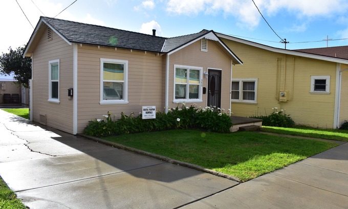 Downtown Casa | 340 Hollister: 2 dormitorios, 1. 5 BA House en Pismo Beach, capacidad para 6