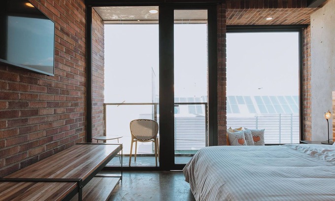 Laureles Hotel | 3450 Living