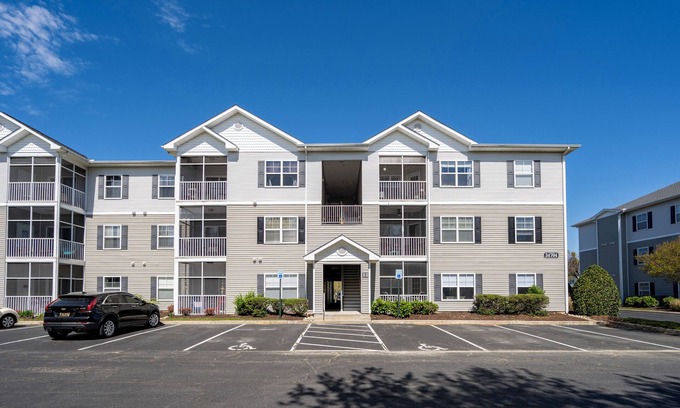 Sussex County Condominio | 34704 Villa Circle Unit 1106 - Two Bedroom Condo with Community Pool!