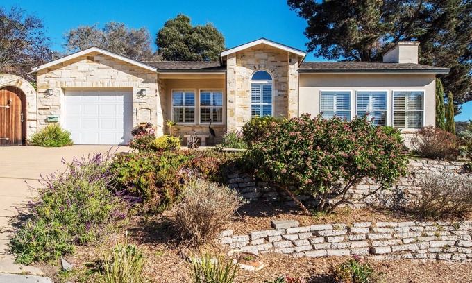 Del Rey Oaks Casa | 3485 Avalon By The Sea 3 Bedroom Home by Redawning