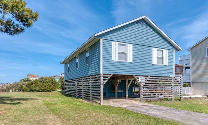 South Nags Head Casa | 352 - ¡Casa de alquiler en South Nags Head con amplias habitaciones y un corto paseo a la playa!