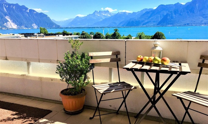Montreux Apartamento | 35 Moderno y espacioso con balcón y vista al lago.