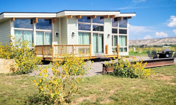 Montrose Casa | 360 Views and Close to Everything! New build!