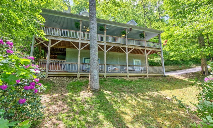 Waynesville Casa | Creek View 3600 Ft hasta la montaña con bañera de hidromasaje y sala de juegos