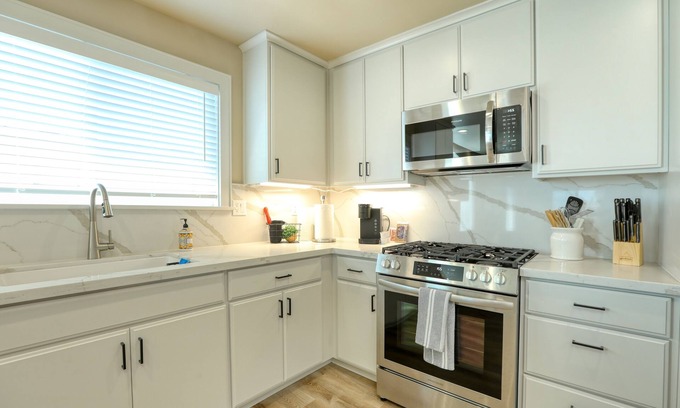 Downtown Casa | 361 A Hinds 4 Bedroom Townhouse by RedAwning