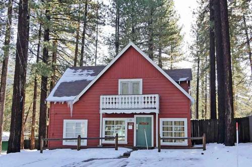 South Lake Tahoe Casa | 3664 Birch Avenue cabin