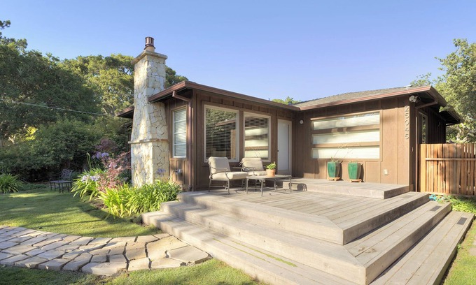 Northeast Carmel Casa | 3768 Belle Folie - Sunny Garden House!