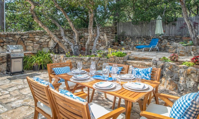 Northeast Carmel Casa | 3776 Stonehill - ¡Nuevo alquiler de vacaciones, a pie del centro!