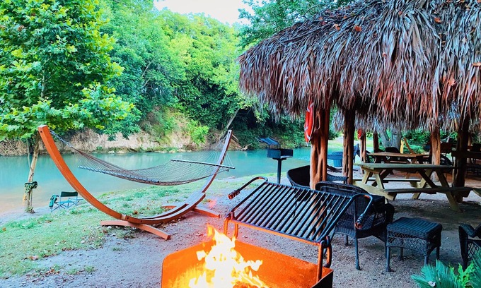 Prairie Lea Cabina | #38 Son's River Ranch - Glamping Cabin w/ 2 Queen Beds