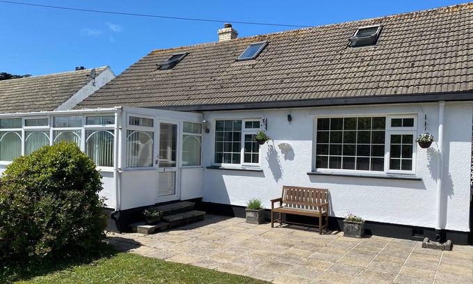 Hayle Cabaña | 38 UPTON TOWANS, pet friendly, country holiday cottage in Hayle
