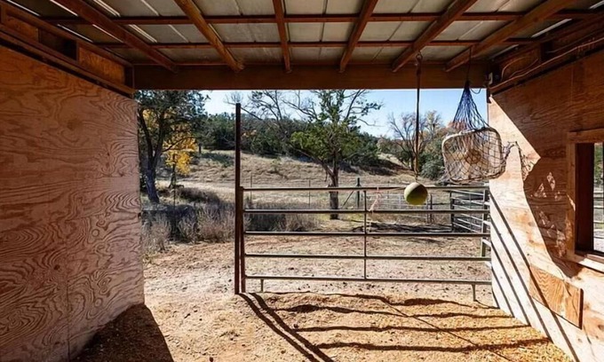 Ingram Casa | 3800 square foot house on 40 acres. Very private
