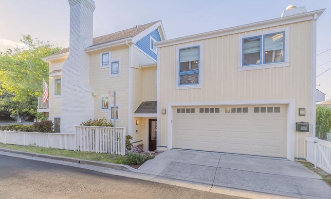 Pacific Grove Casa | 3817 Caledonia Bay Lookout home
