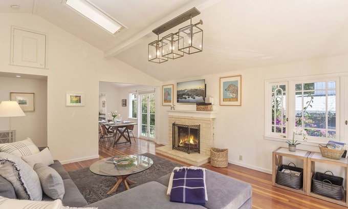 Northeast Carmel Casa | 3861 Live, Love, Bark - Cozy Cottage with Hot Tub