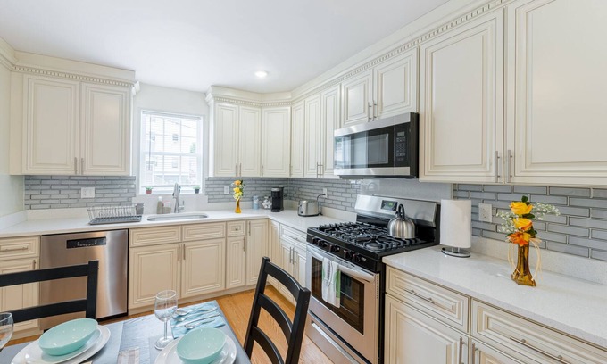 Quincy Casa | 39-Newly Built Townhouse