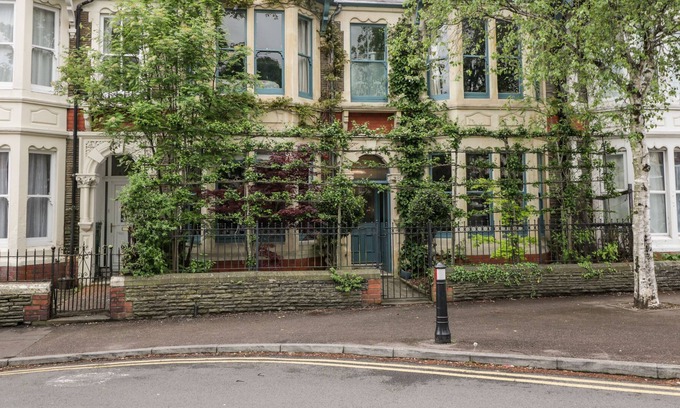 Roath Cabaña | 39 TYDFIL PLACE, pet friendly, character holiday cottage in Cardiff