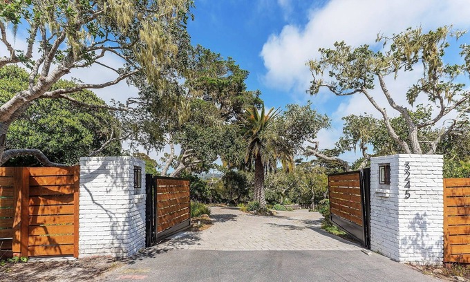 Pebble Beach Casa | 3900 Palm House On Cabrillo 4 Bedroom Home by Redawning