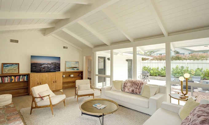 Northeast Carmel Casa | 3938 La Vida Lobos - Adorable Cottage In the Pines