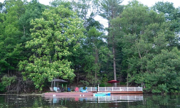 Hopatcong Casa | 3Acre LakeParadise SwimmingPool & Jacuzzi HotTub!