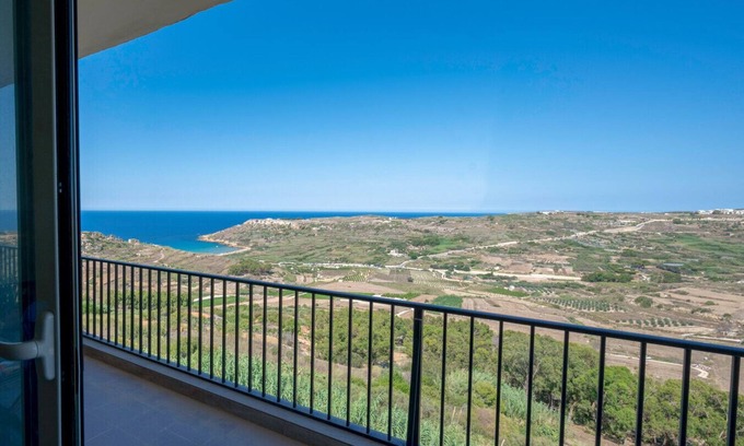 Xaghra Apartamento | 3B Panoramic Valley & Beach View