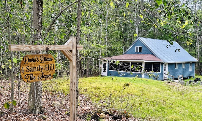 Standish Casa | 3Bd, 1 bath camp on Frye Island close to Beach 6 with screened-in porch!