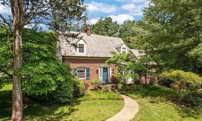 Bethesda Casa | 3Bd/2.5ba Townhome in Bethesda nr NIH and Metro