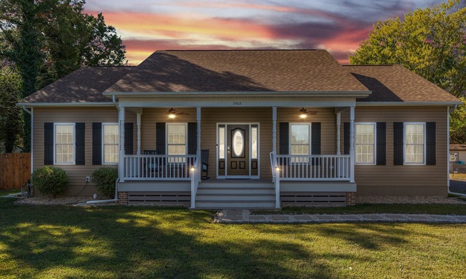 Issue Casa | 3BD, 2BA Home w/Hot Tub