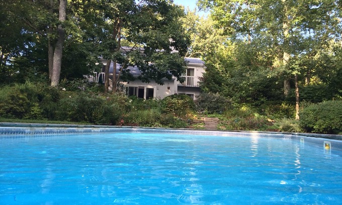 East Hampton Casa | Jardín paraíso aislado con piscina climatizada y spa