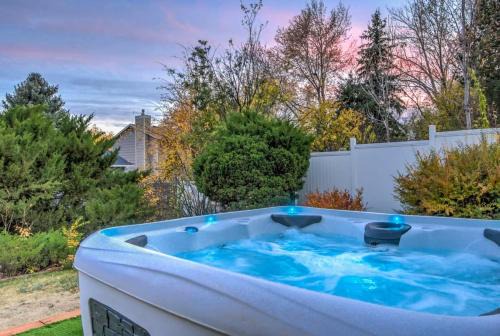 Southwest Colorado Springs Casa | 3BD Cheyenne Mountain Home w Hot Tub & Grill
