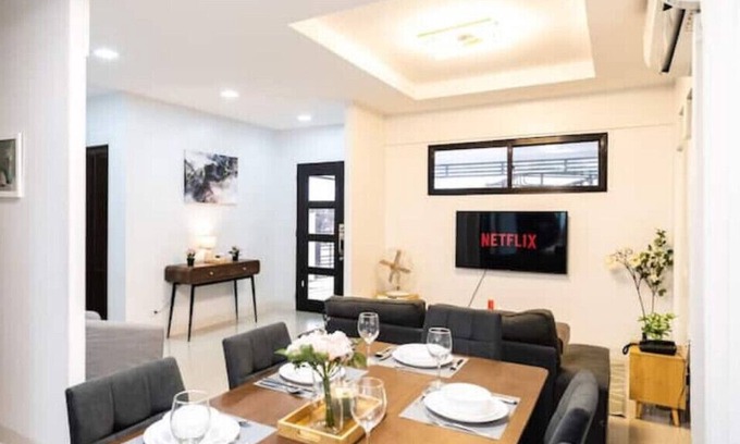 Barangay Pilar Village Casa | 3bd Lux City Oasis LAS PINAS