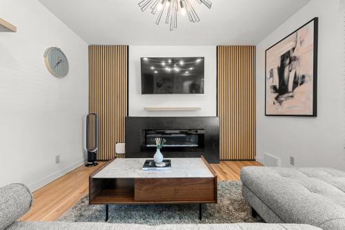 Northwest Calgary Apartamento | 3bd Luxury Home, Steps to Calgary DT, River, Hospital