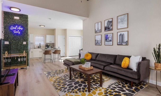 East Raleigh Casa | 3BD Retreat + Hot Tub & BBQ + Near NCSU & Downtown